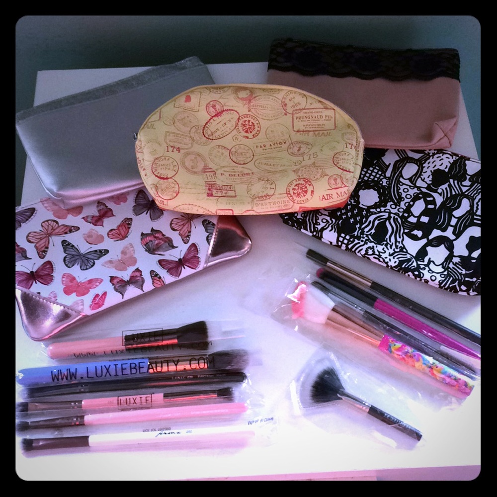 Huge Ipsy Makeup Bag and Brush Bundle!